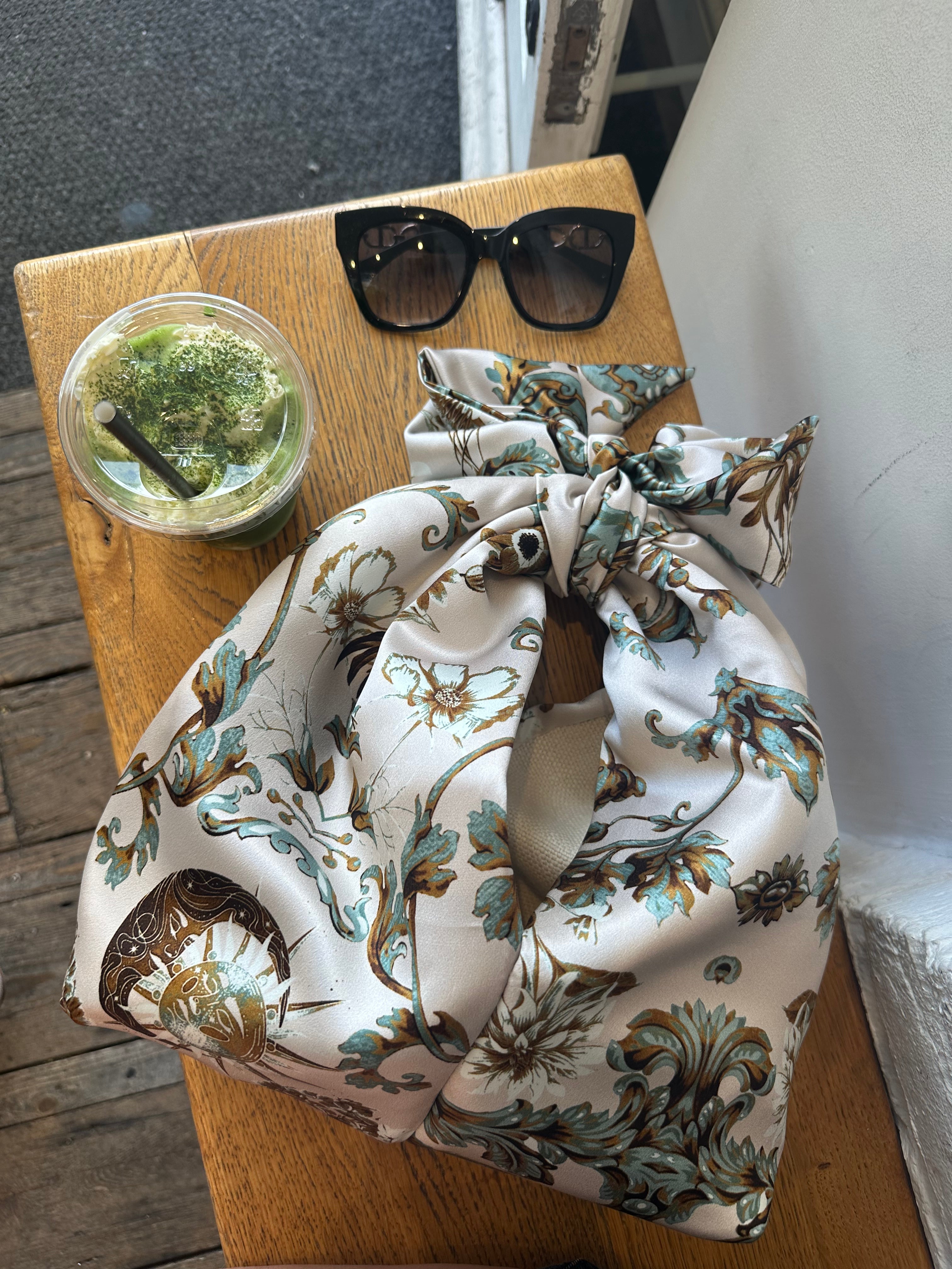 Flowery Damask Medium Bag