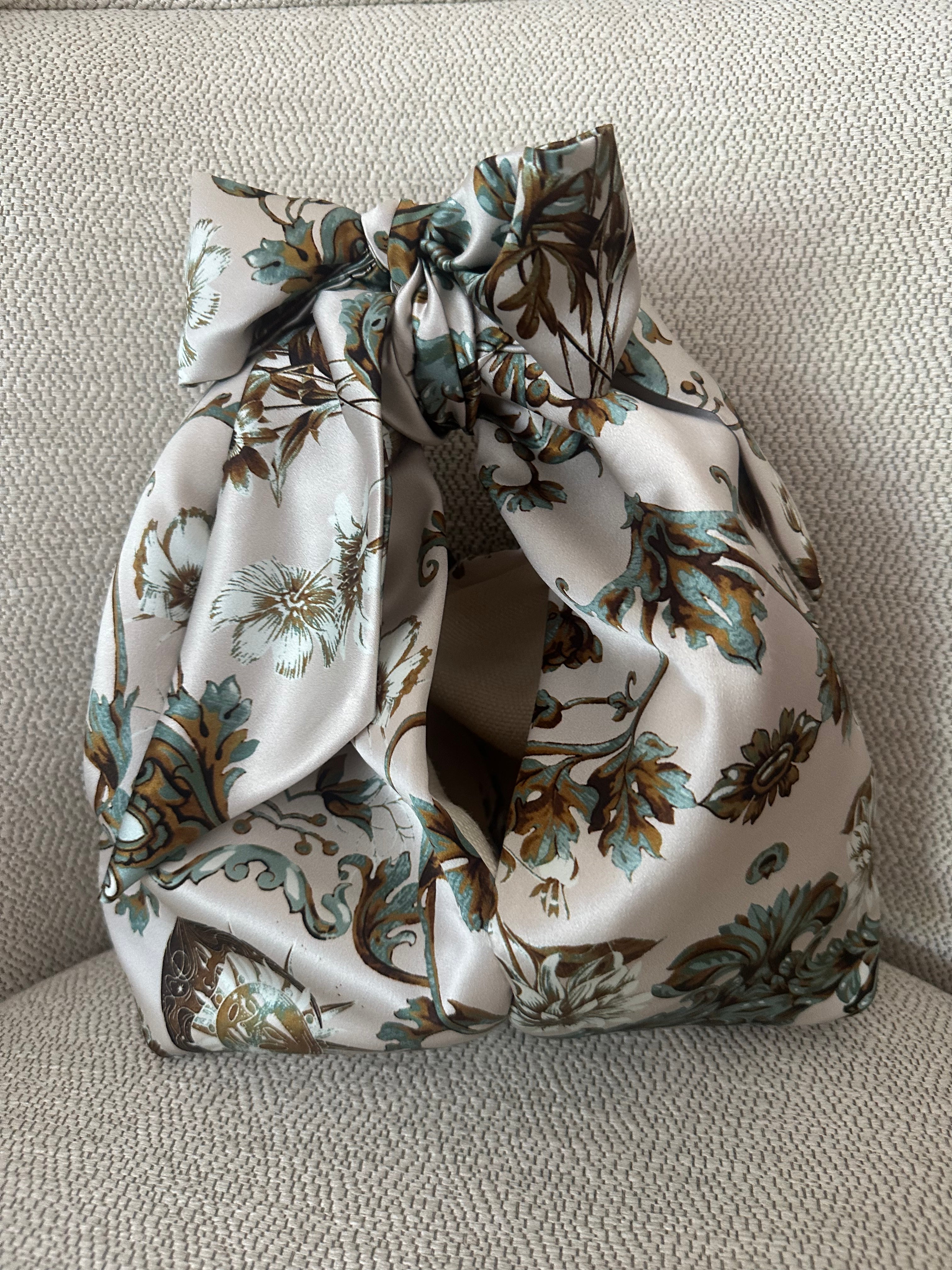 Flowery Damask Medium Bag